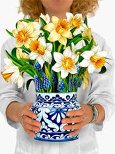 Load image into Gallery viewer, Blooming Daffodils Card